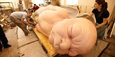 ��� ����� (Ron Mueck) - ������������� � ���������� ���������.